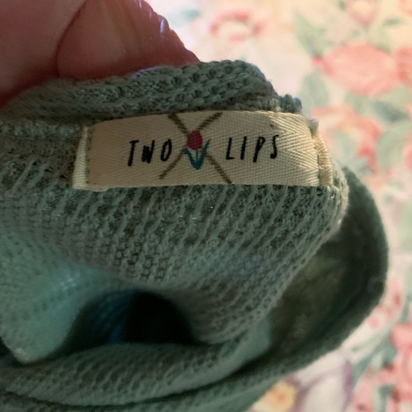 Two Lips Womens Top Short Sleevee Size Medium - Picture 6 of 6